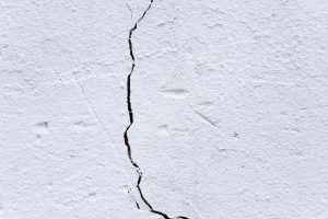 Agrafer un mur fissuré