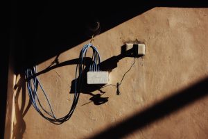 Prise de terre dans une maison ancienne