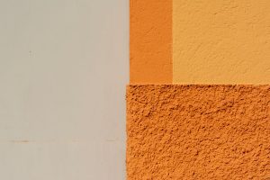 Nettoyer une façade en crépi