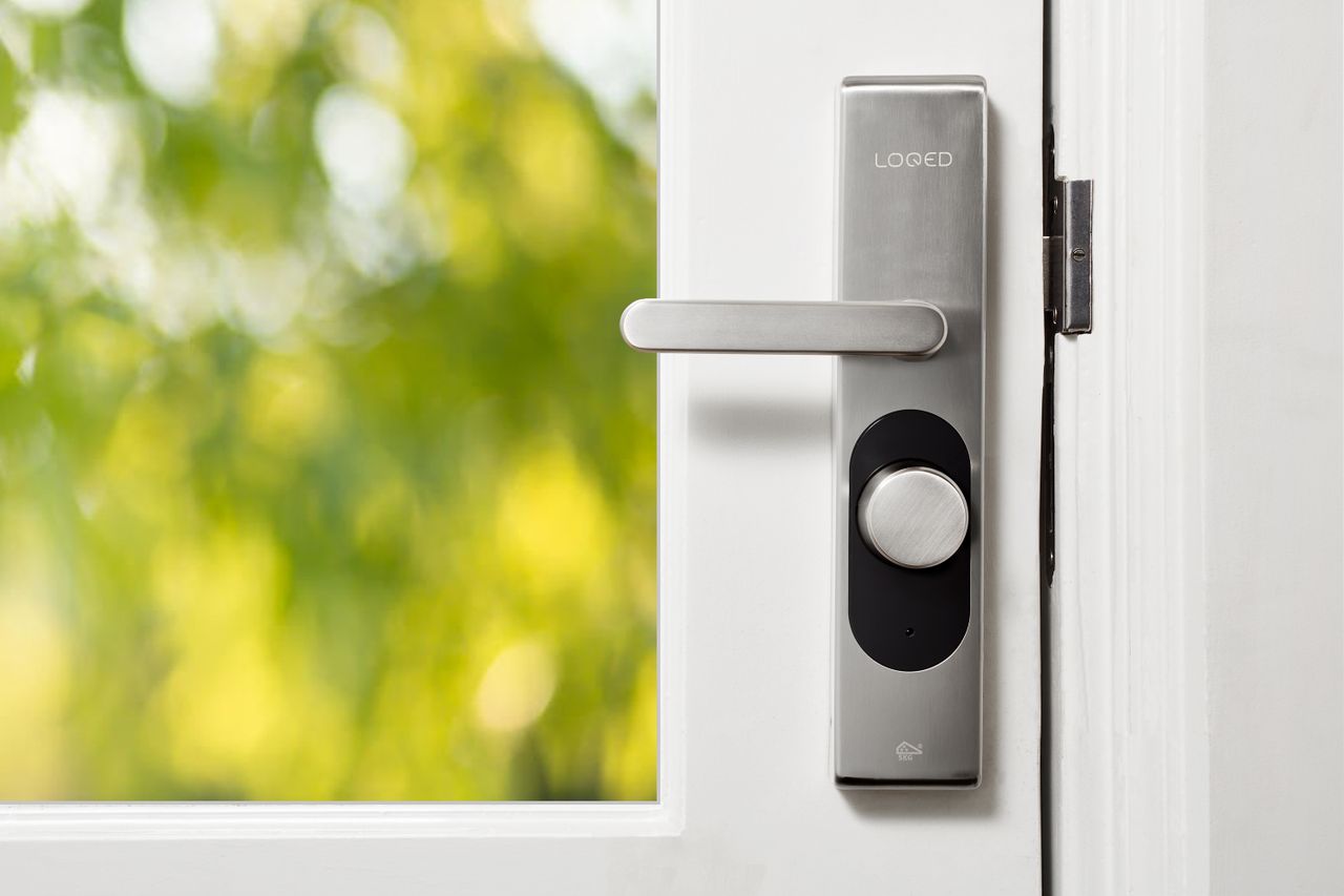 Poignée extérieure sur une porte-fenêtre PVC