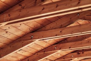 Peindre des poutres en bois