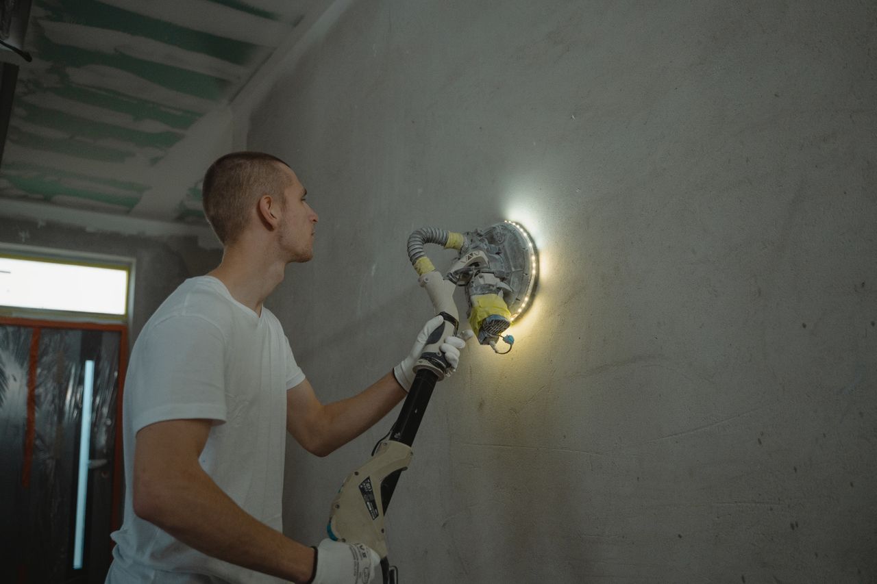 Poncer du béton